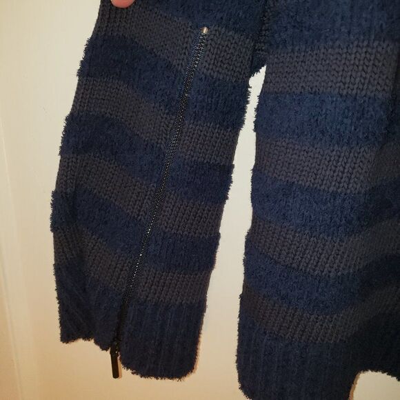 Kenneth Cole Striped Zip Sleeve Cropped Sweater - Picture 5 of 7